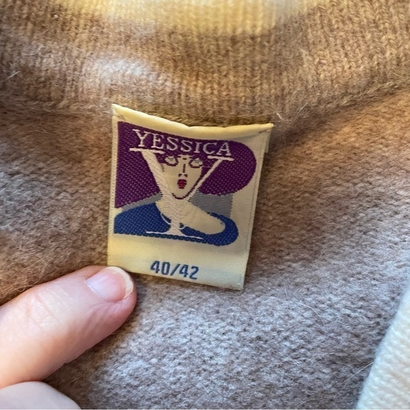 Yessica Vintage 72% Wool Button Up Long Sleeve Embroidered VNeck Cardigan 40-42 - Picture 8 of 9